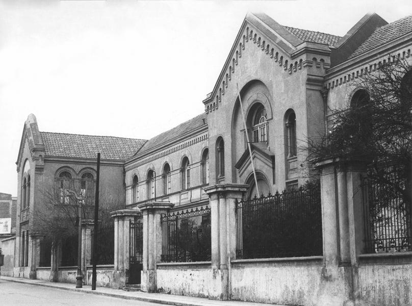 Fotografía lateral en blanco y negro del edificio, sin fecha (Copyright: Colección Fotográfica Museo de la Educación Gabriela Mistral, GM REG 4997).